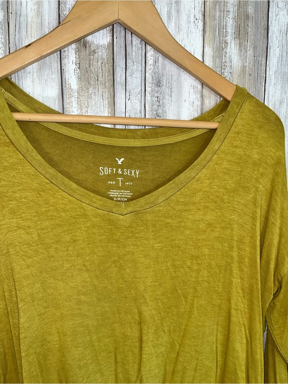 American Eagle Soft & Sexy Mustard Long Sleeve Top Small Layered Hem V-Neck Tee - Picture 4 of 5